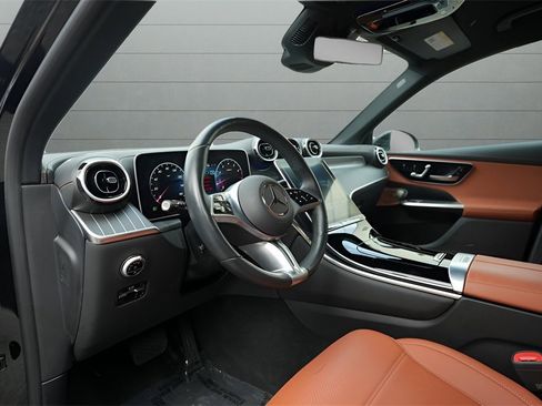 Used 2023 Mercedes-Benz GLC 300 4MATIC w/ Exclusive Trim Package image 18