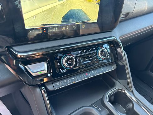 Used 2025 GMC Sierra 2500 AT4 w/ AT4 Premium Plus Package AWD/4WD image 21