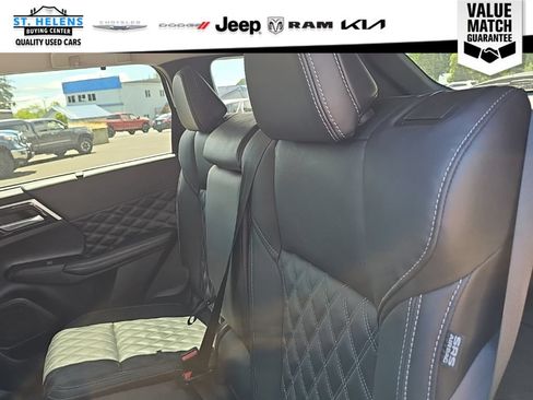 Used 2024 Mitsubishi Outlander SEL AWD/4WD image 32