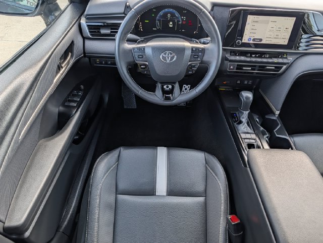 Used 2025 Toyota Camry SE w/ Convenience Package FWD image 12