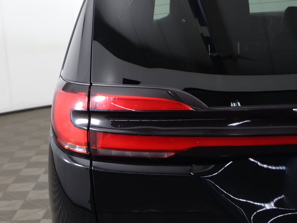 Used 2025 Chrysler Pacifica Select FWD image 17