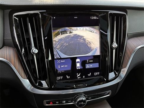 Used 2021 Volvo S60 T8 Inscription image 21