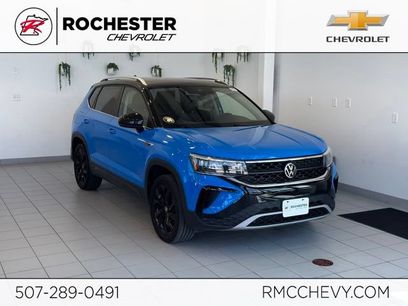 Used 2023 Volkswagen Taos SE w/ Black Wheel Package