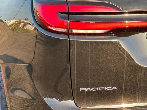 New 2026 Chrysler Pacifica Select image 6