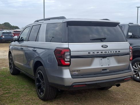 Used 2023 Ford Expedition Limited image 4
