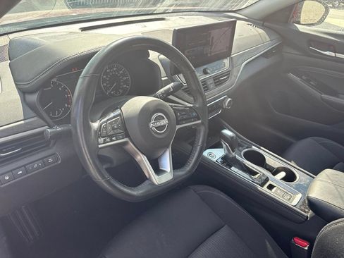 Used 2023 Nissan Altima 2.5 SV w/ SV Premium Package AWD/4WD image 4