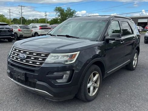 Used 2017 Ford Explorer XLT w/ Equipment Group 202A AWD/4WD image 1