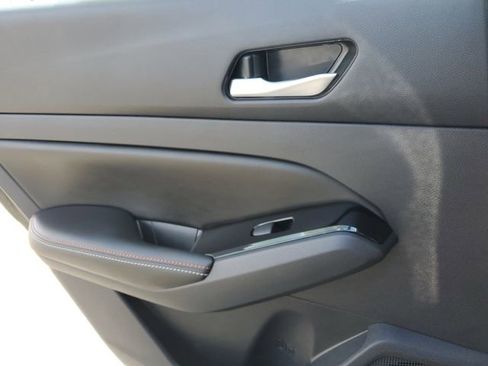 Used 2023 Nissan Altima 2.5 SR w/ SR Premium Package FWD image 12