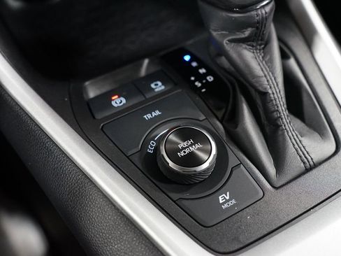 Certified 2025 Toyota RAV4 LE image 23