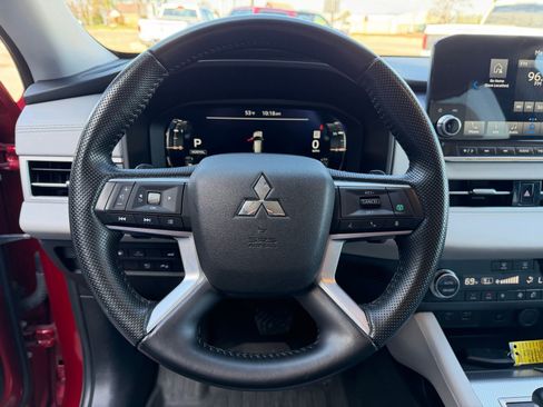 Used 2024 Mitsubishi Outlander SEL AWD/4WD image 14