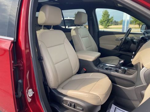 Used 2022 Chevrolet Traverse LT w/ LT Premium Package image 26