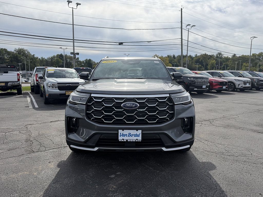 Used 2025 Ford Explorer Platinum w/ Ultimate Package AWD/4WD image 11