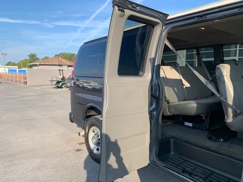 Used 2017 Chevrolet Express 3500 LT w/ LT Preferred Equipment Group RWD image 26