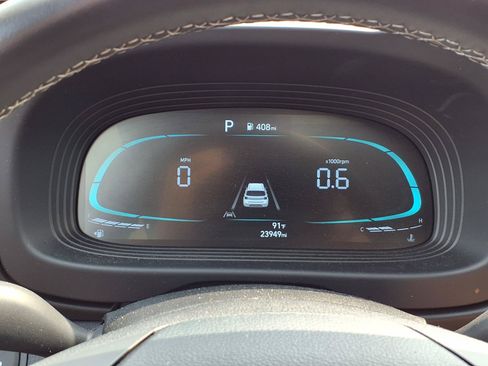 Used 2025 Hyundai Venue SEL FWD image 17