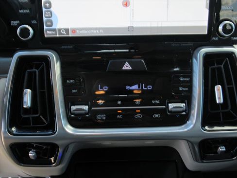 Used 2023 Kia Sorento SX Prestige image 24