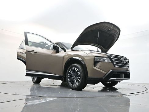 Used 2024 Nissan Rogue Platinum w/ Platinum Premium Package image 35