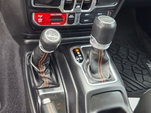 Used 2021 Jeep Gladiator Mojave AWD/4WD image 15