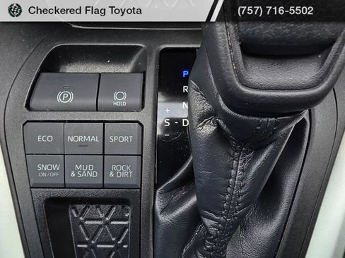 Used 2022 Toyota RAV4 XLE AWD/4WD image 25