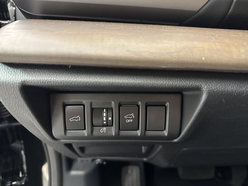 Used 2025 Subaru Outback Limited image 18