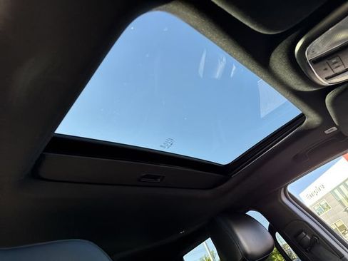 Used 2020 Jeep Grand Cherokee Limited AWD/4WD image 29
