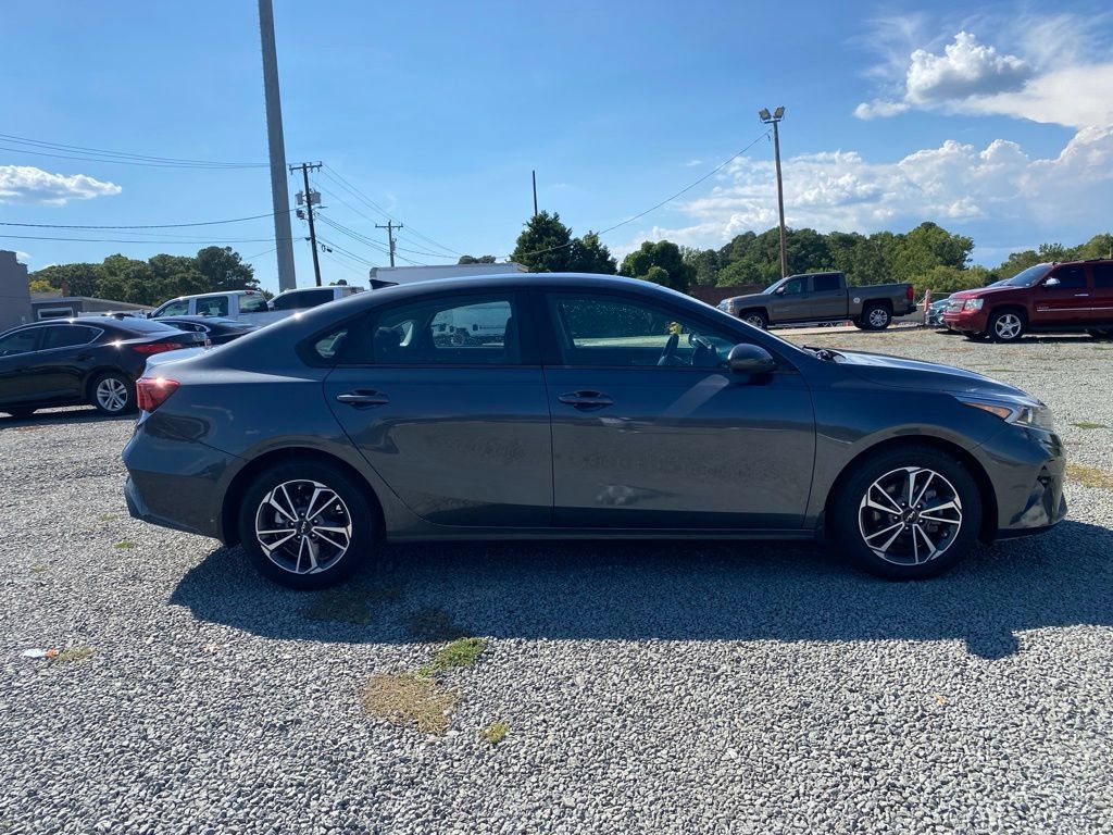 Used 2022 Kia Forte LXS FWD image 2