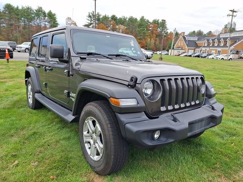 Used 2019 Jeep Wrangler Unlimited Sport S image 2