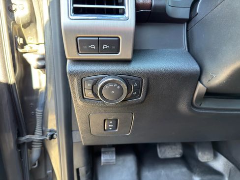 Used 2016 Ford F150 Platinum w/ Equipment Group 701A Luxury AWD/4WD image 37