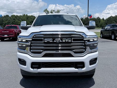 Used 2026 RAM 2500 Laramie AWD/4WD image 3
