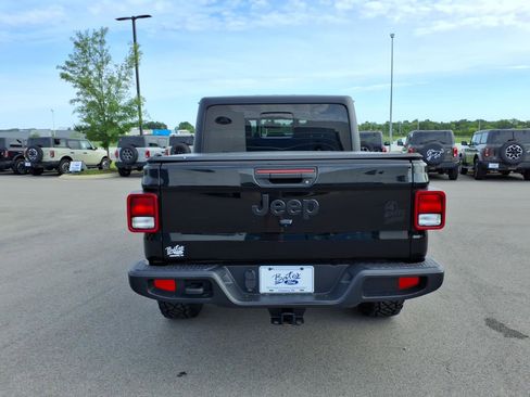 Used 2023 Jeep Gladiator Sport AWD/4WD image 4