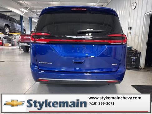 Used 2021 Chrysler Pacifica Touring-L w/ Uconnect Theater Family Group image 13