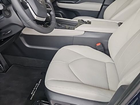 Used 2026 Toyota Grand Highlander AWD Hybrid image 30