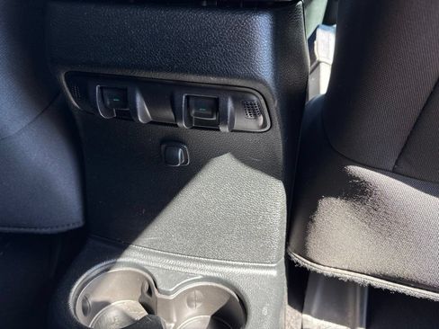 Used 2018 Jeep Wrangler Unlimited Sahara AWD/4WD image 27