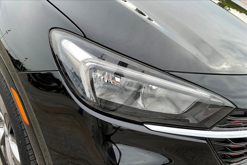 Used 2022 Buick Encore GX Select w/ Sport Touring Package FWD image 25