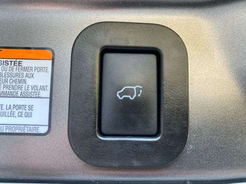 Used 2020 Toyota Sienna XLE w/ XLE Navigation Package image 33