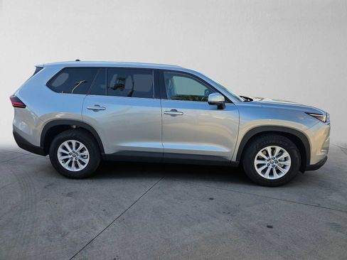 Certified 2026 Toyota Grand Highlander FWD image 2