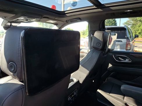 Used 2024 Chevrolet Tahoe High Country AWD/4WD image 9