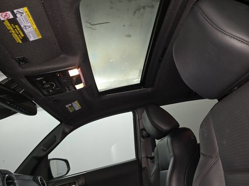 Used 2023 Toyota Tacoma TRD Off-Road image 12