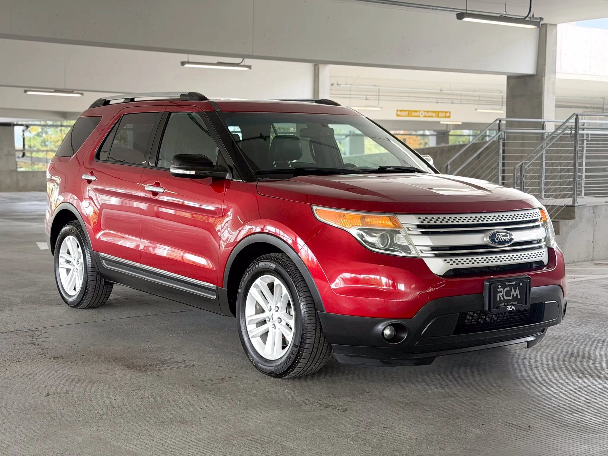 Used 2015 Ford Explorer XLT w/ Equipment Group 202B FWD image 3