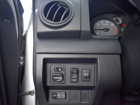 Used 2014 Toyota Tundra SR image 21