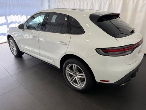 Certified 2023 Porsche Macan AWD/4WD image 3