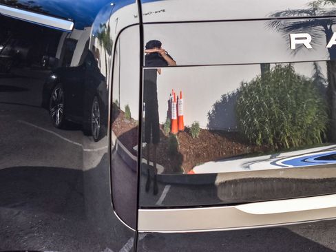 Certified 2024 Land Rover Range Rover Long Wheelbase Autobiography image 9