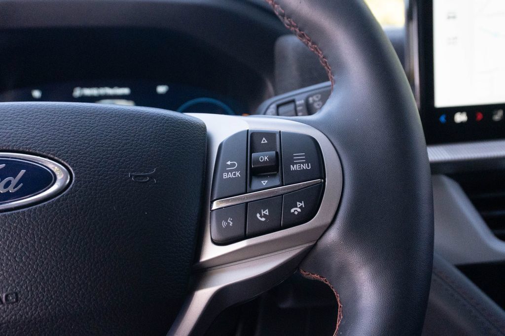 Used 2025 Ford Explorer Active w/ Active Comfort Package RWD image 25