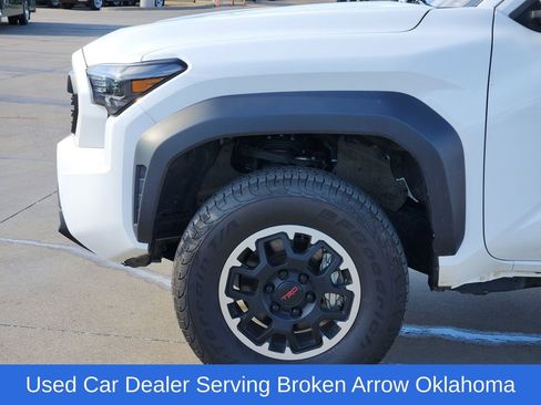 Used 2024 Toyota Tacoma TRD Off-Road image 9