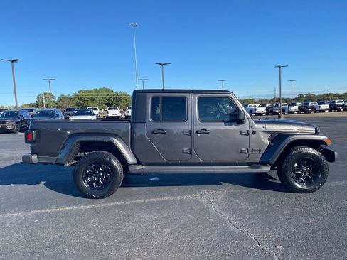 Used 2023 Jeep Gladiator Sport image 9