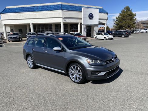 Used 2017 Volkswagen Golf Alltrack SEL image 46