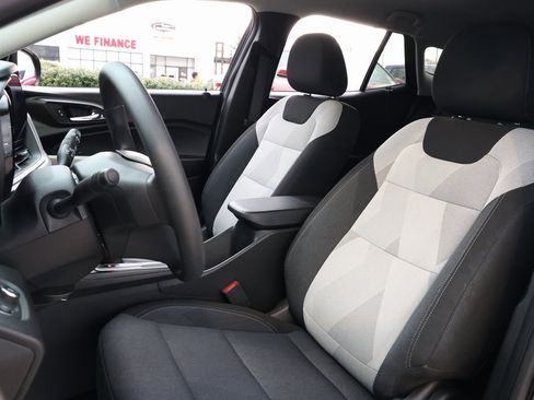 Used 2024 Chevrolet Trax LS w/ LS Convenience Package image 29