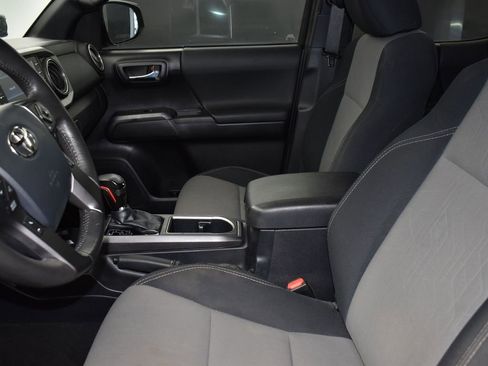 Used 2020 Toyota Tacoma TRD Off-Road image 13