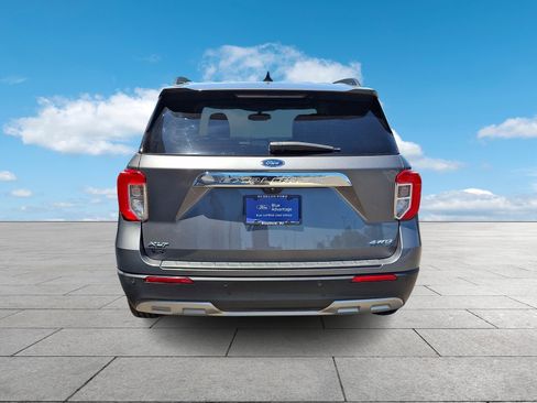 Used 2023 Ford Explorer XLT w/ Equipment Group 202A AWD/4WD image 5