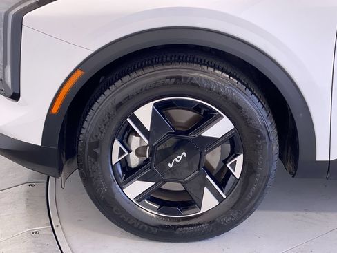 Certified 2026 Kia Sportage LX FWD image 12
