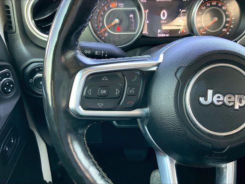 Used 2022 Jeep Wrangler Unlimited Sahara w/ Cold Weather Group AWD/4WD image 17